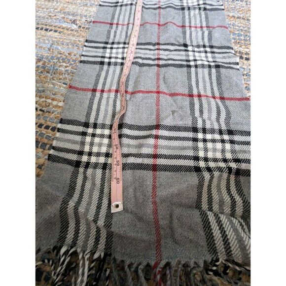 NWT John Ashford Scarf Grey Black White Plaid Fringe 62in X 11in Cozy Warm Neck - Picture 4 of 4